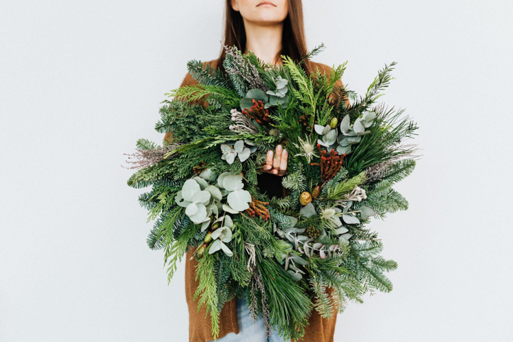 Artificial Christmas Wreaths: The Perfect Travel Companion for the Festive Season