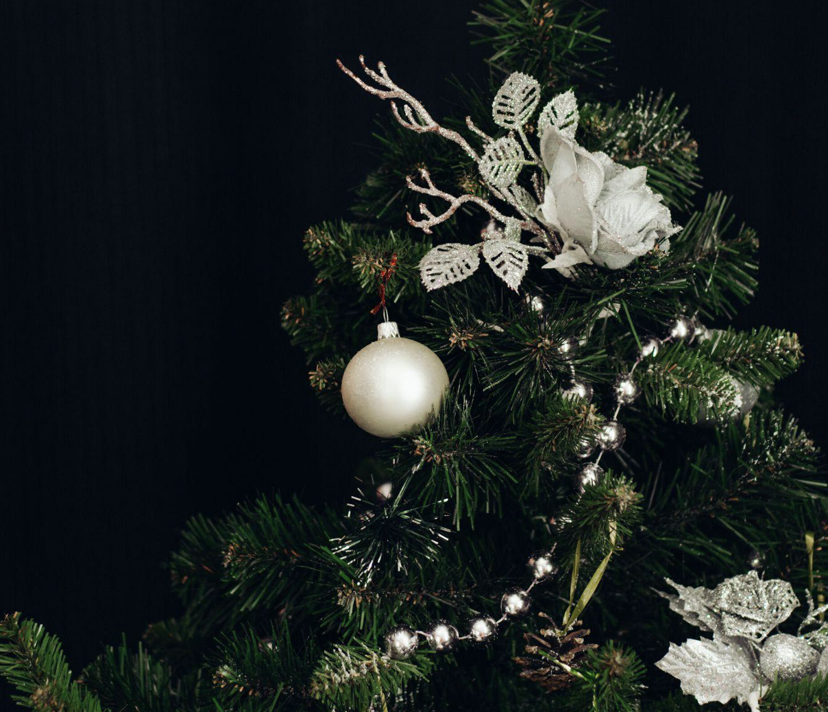 Create Christmas Magic with Festive Wreaths